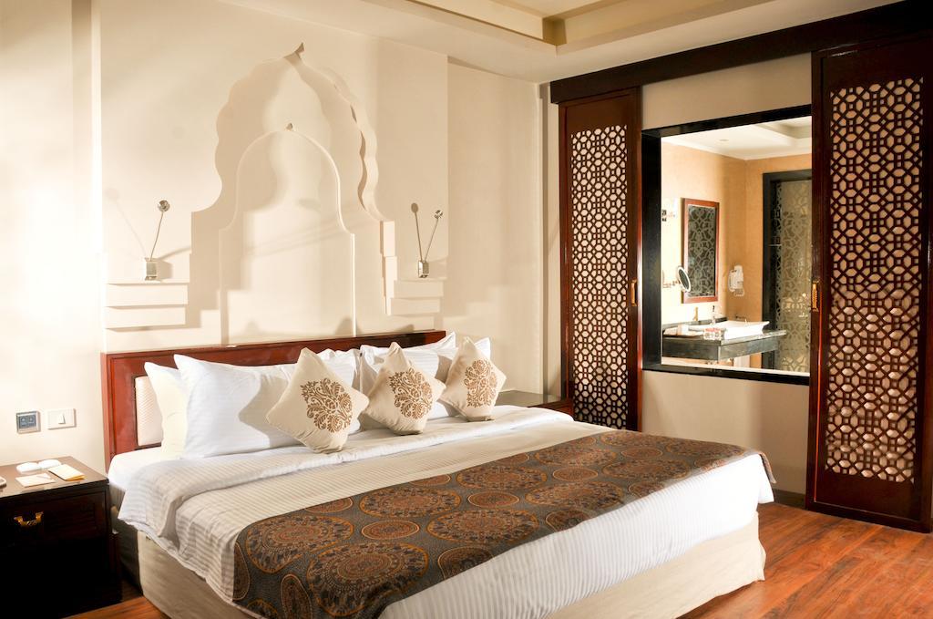 Executive Suite Sea View Posh Club
